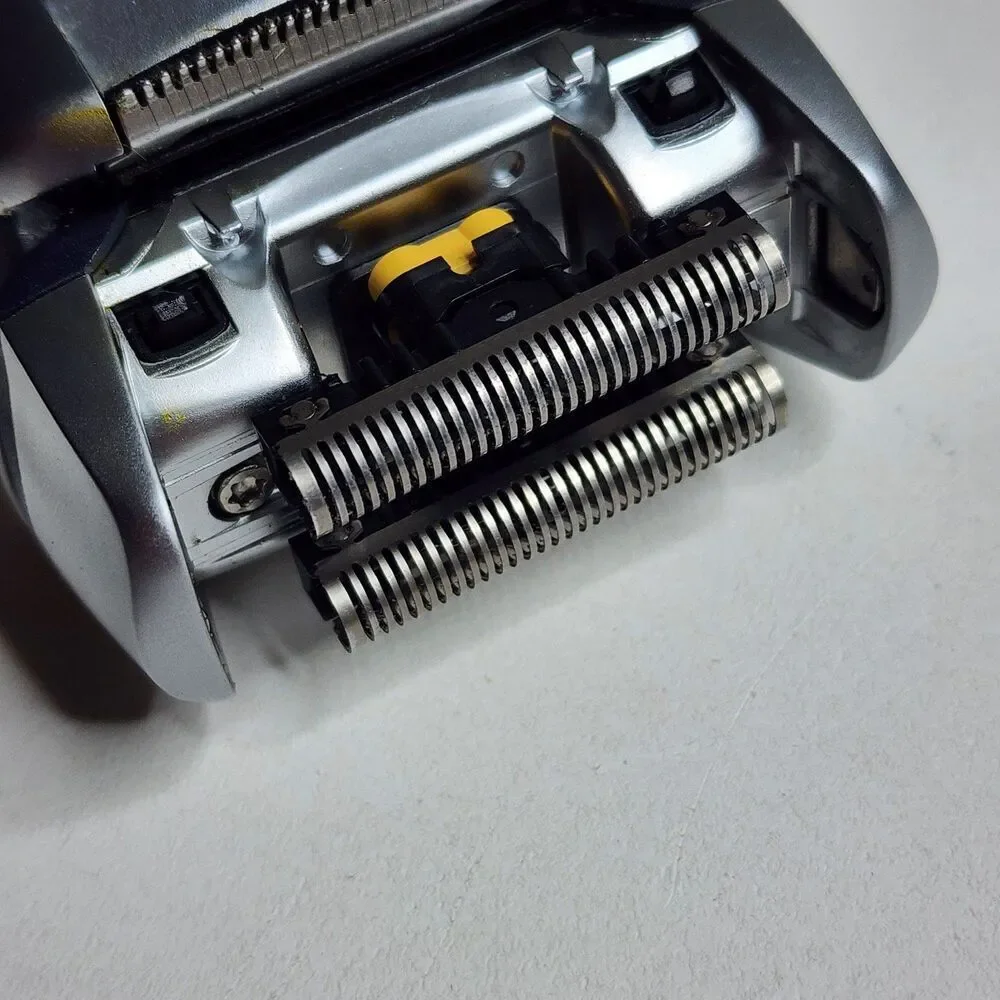 Braun 8985 Rechargeable‎ Electric Shaver Razor with Cleaning Charger Tested
